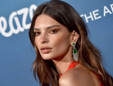 Emily Ratajkowski: Το αβυσσαλέο ντεκολτέ της προκάλεσε «πανικό» στο Instagram (φωτο)
